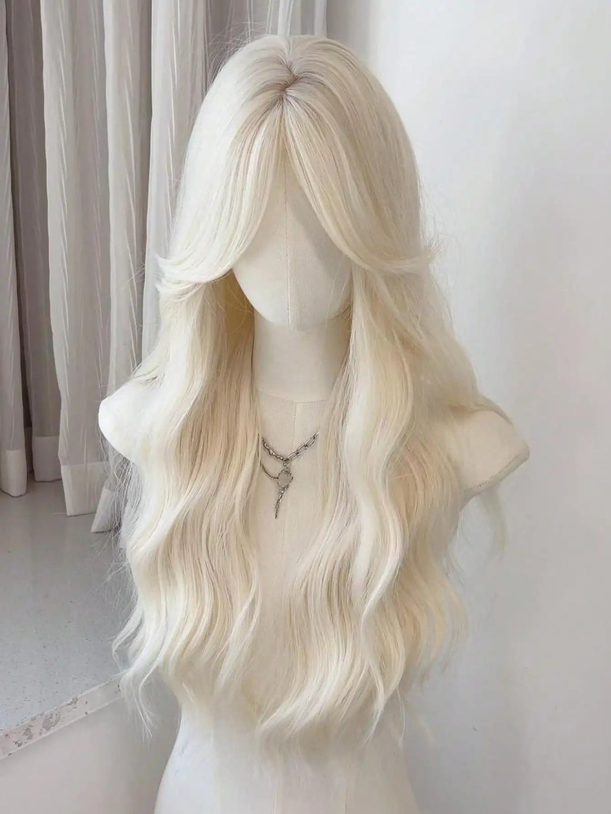 Long Wavy Synthetic Wig with Bangs for Daily Wear and Cosplay