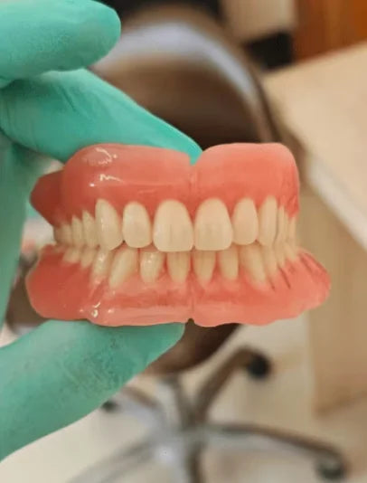Realistic Temporary Denture Set for a Natural and Confident Smile