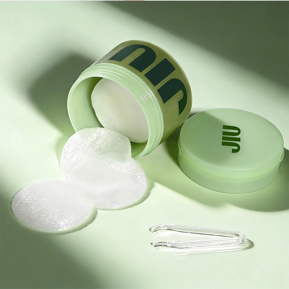 Brightening and Moisturizing Toning Face Pads for Radiant Skin
