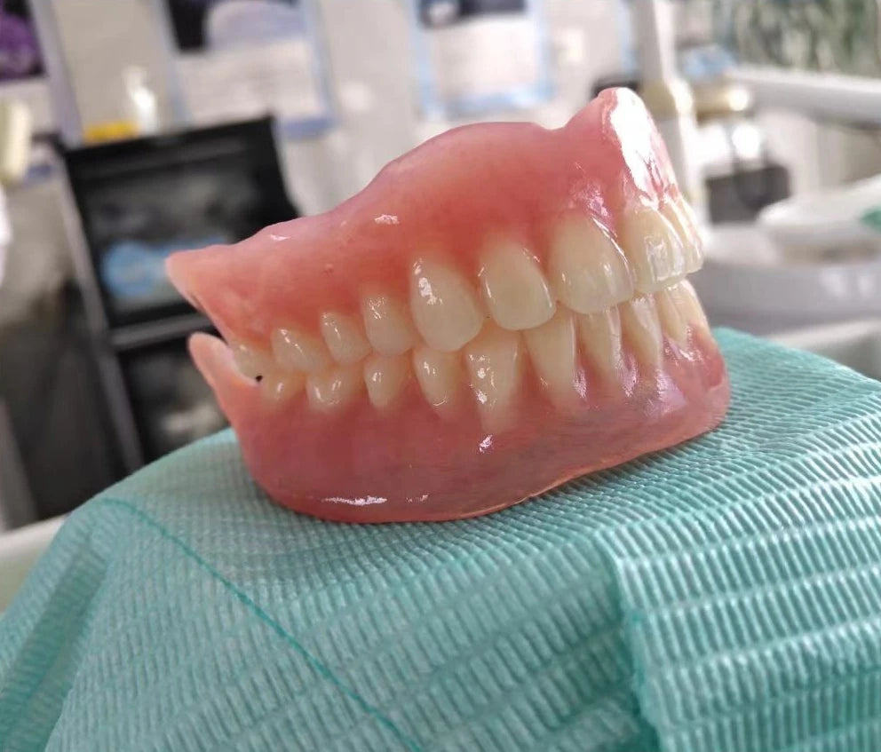 Comfortable Silicone Cosmetic Veneers for a Realistic Instant Smile - 1